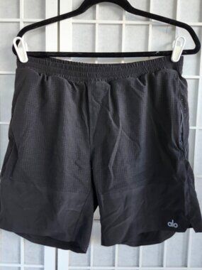 ALO Yoga Men's Black Traction Shorts 7"